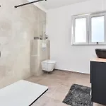 Апартаменты Coastal *