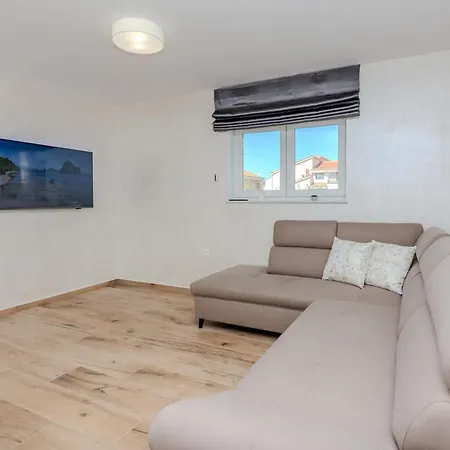 Coastal Apartment *